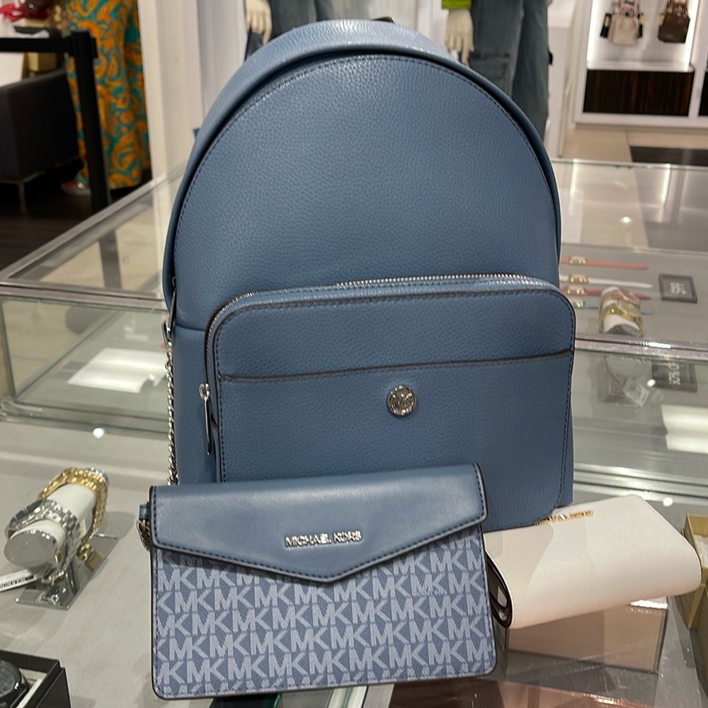 MICHAEL KORS 
Maisie Medium Pebbled Leather 2-in-1 Backpack
Denim 
NWT